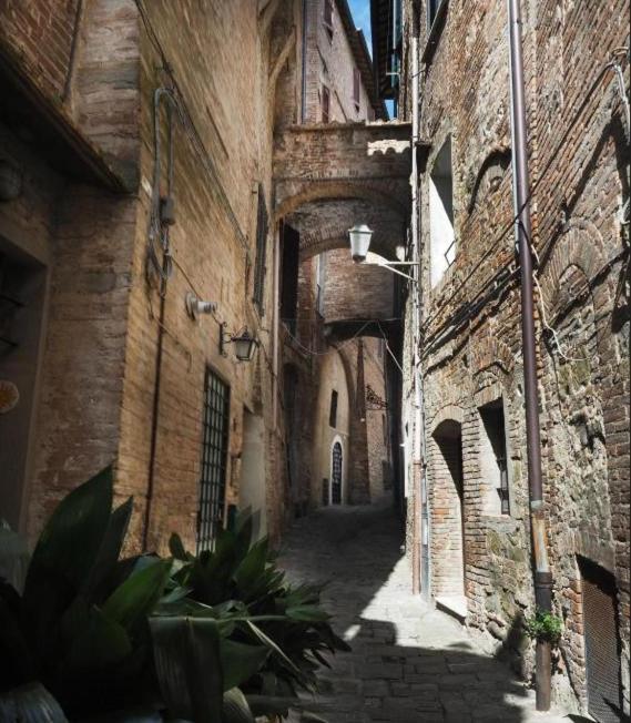 Azzi B&B Comfortably, In The Quietness Of The Perugia Historical Centre Exterior foto